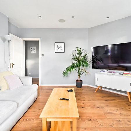 Cosy 1-Bed E15, Sleeps 4, 1 Min From Tube Station Near O2 Arena Διαμέρισμα Λονδίνο Εξωτερικό φωτογραφία