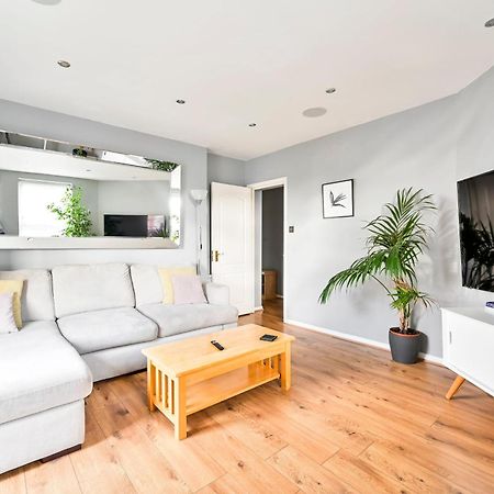 Cosy 1-Bed E15, Sleeps 4, 1 Min From Tube Station Near O2 Arena Διαμέρισμα Λονδίνο Εξωτερικό φωτογραφία