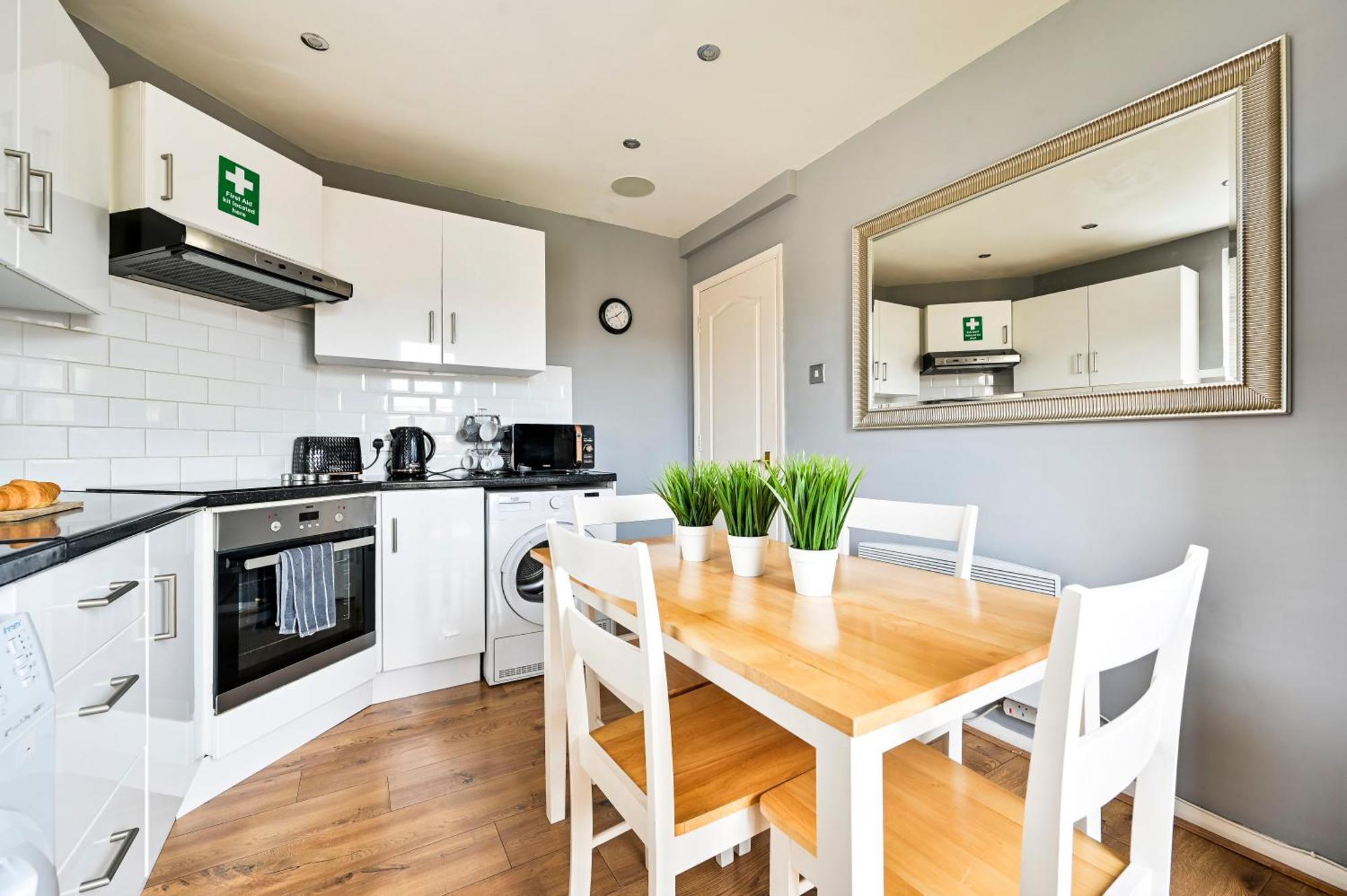 Cosy 1-Bed E15, Sleeps 4, 1 Min From Tube Station Near O2 Arena Διαμέρισμα Λονδίνο Εξωτερικό φωτογραφία