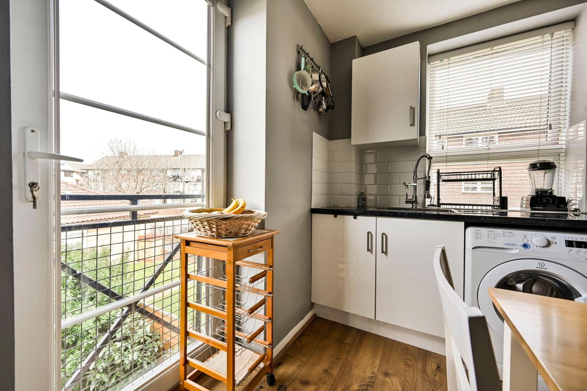 Cosy 1-Bed E15, Sleeps 4, 1 Min From Tube Station Near O2 Arena Διαμέρισμα Λονδίνο Εξωτερικό φωτογραφία