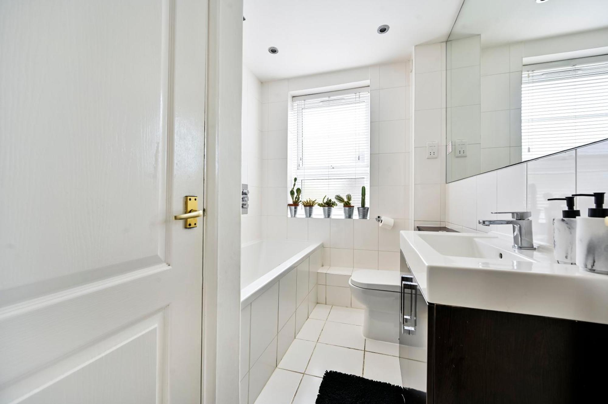 Cosy 1-Bed E15, Sleeps 4, 1 Min From Tube Station Near O2 Arena Διαμέρισμα Λονδίνο Εξωτερικό φωτογραφία