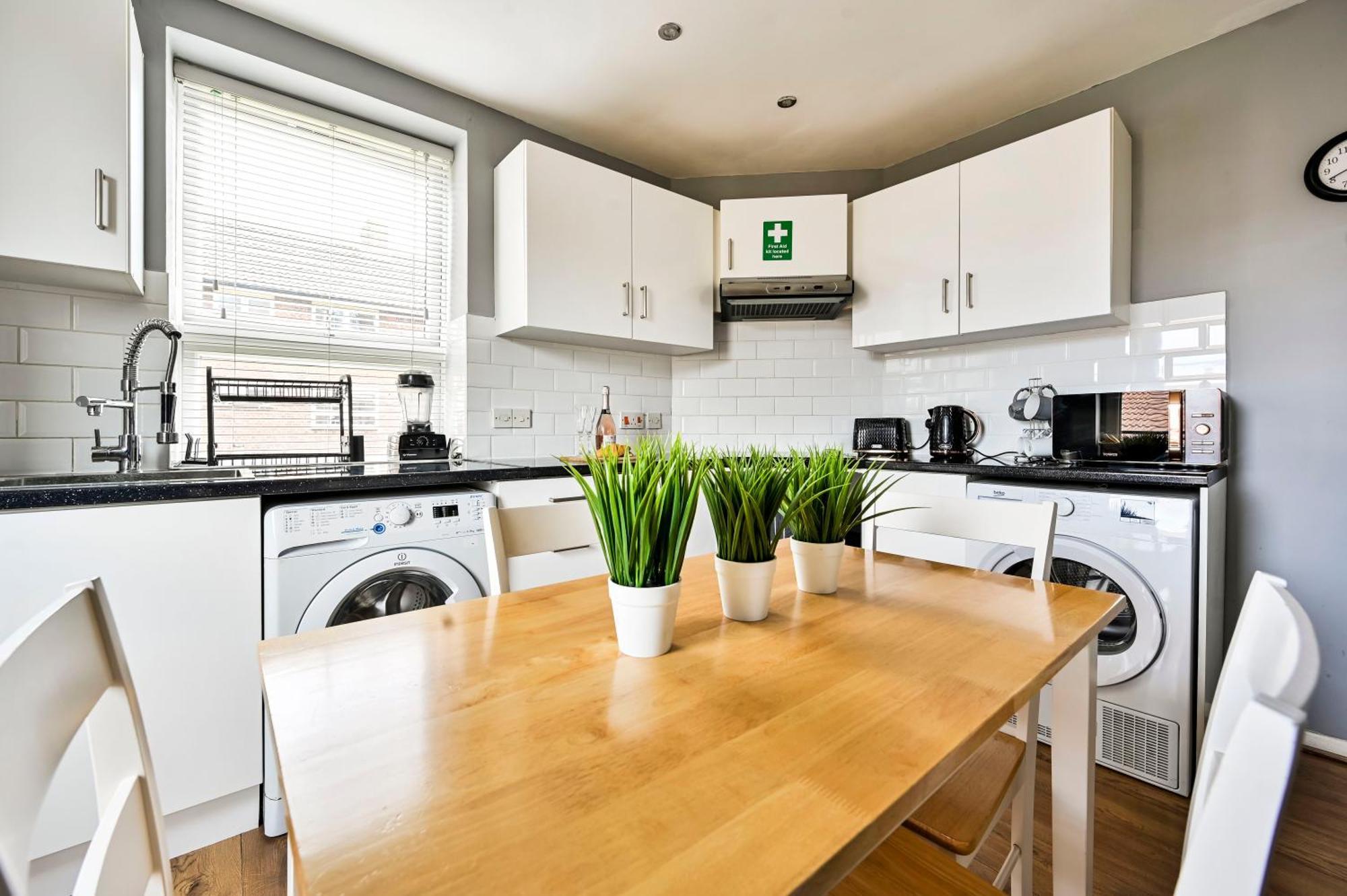 Cosy 1-Bed E15, Sleeps 4, 1 Min From Tube Station Near O2 Arena Διαμέρισμα Λονδίνο Εξωτερικό φωτογραφία