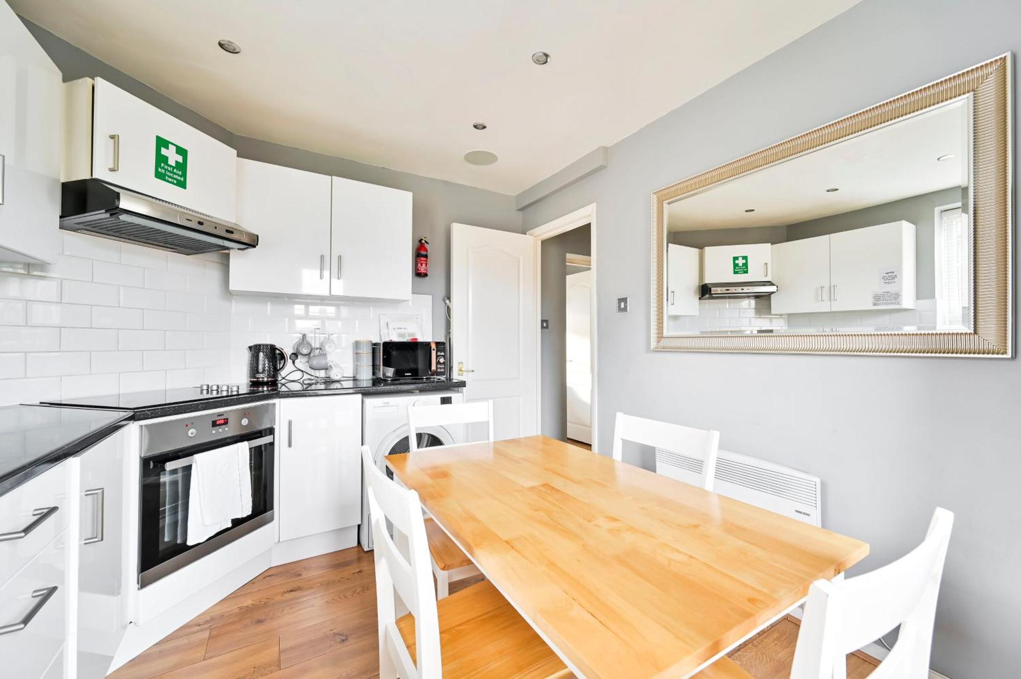 Cosy 1-Bed E15, Sleeps 4, 1 Min From Tube Station Near O2 Arena Διαμέρισμα Λονδίνο Εξωτερικό φωτογραφία