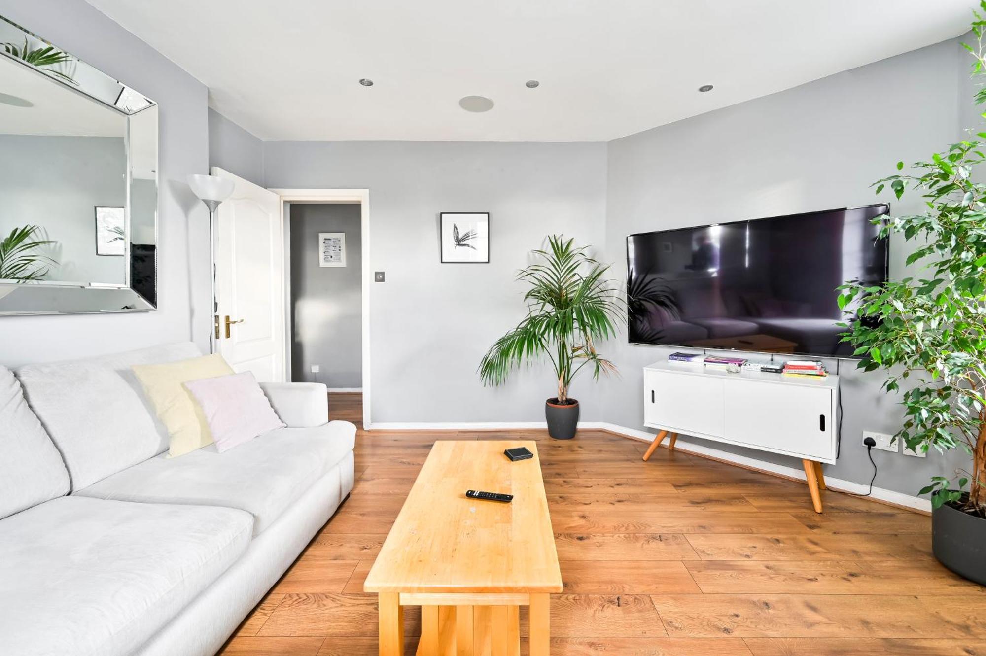 Cosy 1-Bed E15, Sleeps 4, 1 Min From Tube Station Near O2 Arena Διαμέρισμα Λονδίνο Εξωτερικό φωτογραφία